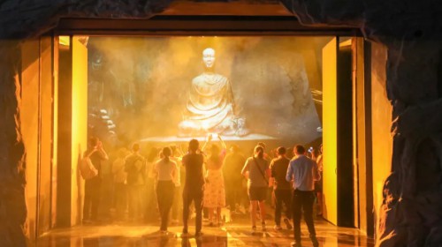 《乐动敦煌》那些戳中人心的瞬间：在洞窟光影里，触摸历史温..