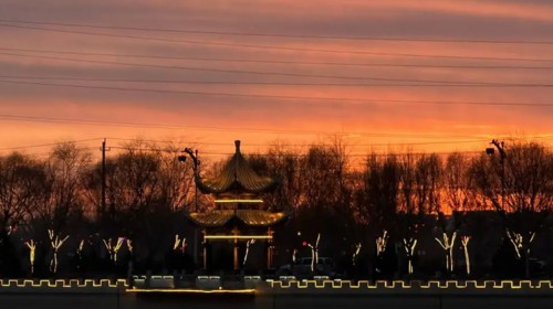 春节寒假去哪儿？带家人到敦煌，看灯火映千年