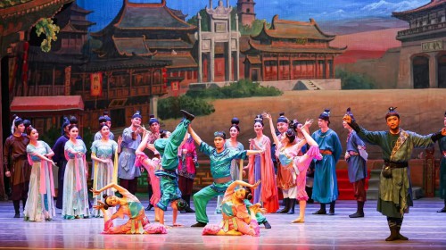 春启丝路　花雨新程——新版舞剧《丝路花雨》在黄河剧院精彩..