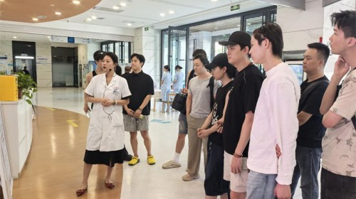 艺医融合护芳华 暖心惠才聚人心 —— 甘肃演艺集团开展职..